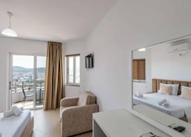 Sunshine Hotel 4