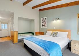 Cottage Mews Motel 5