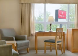 Ramada by Wyndham Nanaimo 4