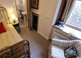 Cambus O' May Traditional Highland Hotel 3