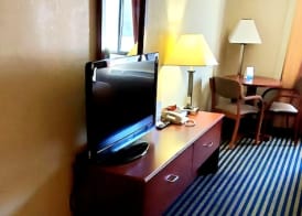 Super 8 by Wyndham Marshalltown 5
