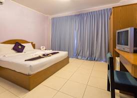 Guesthouse Belvedere - Room for 2 Near Patong Beach, Wifi and Ac 5