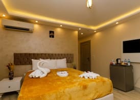 Venus Pyramids Inn - Top Roof Access W Free Break Fast 4