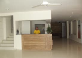 L Bajo Hotel 3