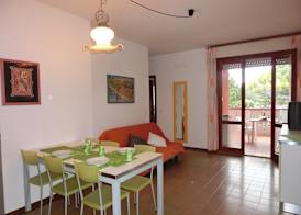 Your Flat Just a Short Walk From Pluto Beach 4