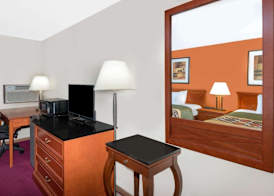 Super 8 by Wyndham Algona 4