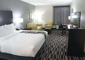 La Quinta Inn & Suites by Wyndham Fort Worth - Lake Worth 5