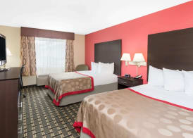 Ramada by Wyndham Vandalia 4