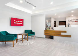 HomeTowne Studios by Red Roof Tampa - Airport 3