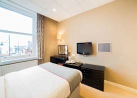OYO Hotel Majestic 4