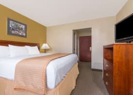 Days Inn by Wyndham Norton 4