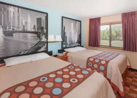 Super 8 by Wyndham Shipshewana 4