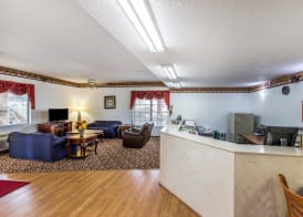 Econo Lodge Inn & Suites 2