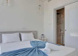 Seaview Luxury Villa Jacuzzi & Pool! 2 Min Beach 2