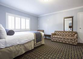 Hollywood Palms Inn and Suites 5