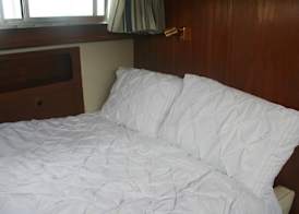 The Rose 37ft Lakeside Yacht inc Hot Tub 2