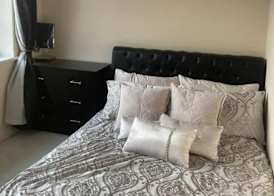 Charming House with Garden - Sleeps 6 & Parking 3