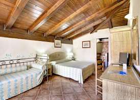 Colonna Beach Hotel Marinella 5