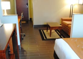 Comfort Suites Grand Rapids South 5