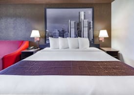 Super 8 by Wyndham Ambassador Bridge Windsor ON 5
