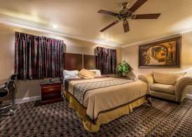 Edge Water Inn 4