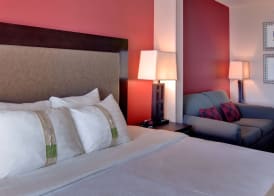 Holiday Inn & Suites BAKERSFIELD by IHG 2