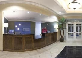 Holiday Inn Express DELANO HWY 99 by IHG 2
