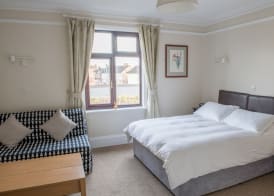 Toothbrush Rooms at Lattice Lodge - Guest Kitchen & EV Recharging 4