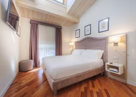 Hotel Embassy 5