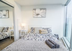 AOC Suites 2 Bedroom Condo, City CN Tower View 3