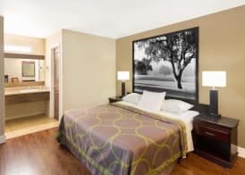 Super 8 by Wyndham Martinez 4