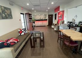 Ramada by Wyndham Effingham 2
