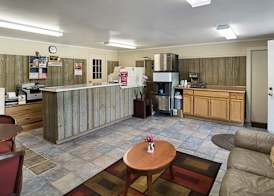 Econo Lodge 3