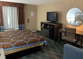 Super 8 by Wyndham Newport News 4