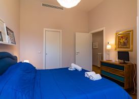 Elegant Flat at Municipio by Napoliapartments 2