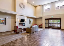 Comfort Suites Wooster near University Campus 4
