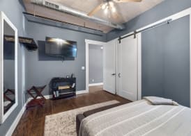 Downtown Urban Loft above Restaurants #1 4