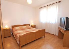 Apartment 909 4
