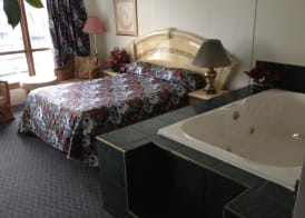 Rainbow Motor Inn - By the Falls 3