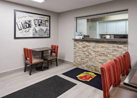 Super 8 by Wyndham Latham - Albany Airport 2