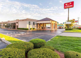 Econo Lodge & Suites Clarksville near Governors Square Mall 2