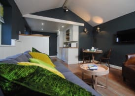 Courtyard Cottages Lymington, 2 Adults only 2