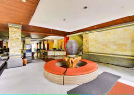 Super OYO Townhouse Oak Maxi Hotel Legian 2