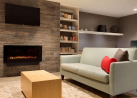 Country Inn & Suites by Radisson Asheville River Arts District 2