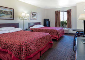 Days Inn by Wyndham Pontoon Beach 4