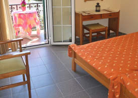 Holiday Studio Apartments yannis on the beach of Agios Gordios in Corfu 2