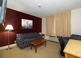 Red Roof Inn & Suites Hazleton 5