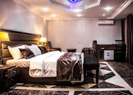 E-Luxe Suites Hotel 5