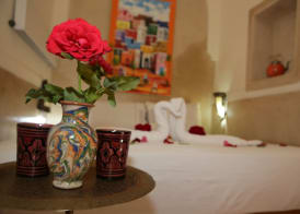 Riad white flowers 2