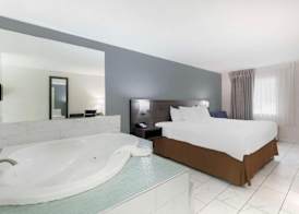 Downtown Inn & Studio Suites 4